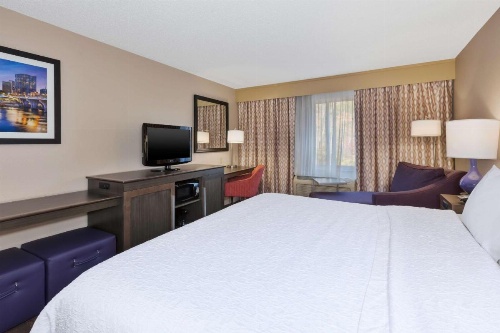 Hampton Inn By Hilton Waterbury image 10