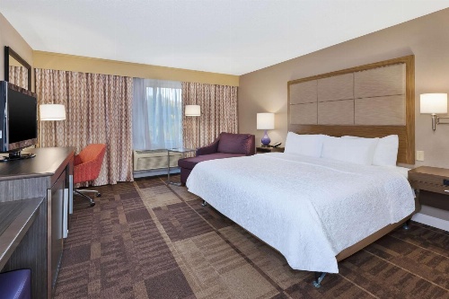 Hampton Inn By Hilton Waterbury image 2