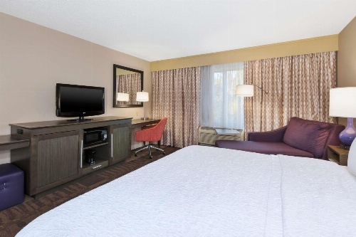 Hampton Inn By Hilton Waterbury image 3