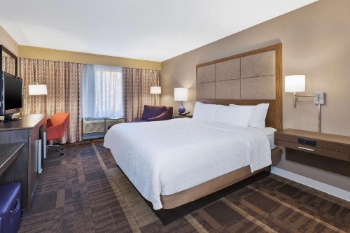 Hampton Inn By Hilton Waterbury image 9